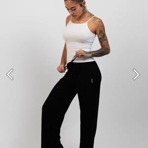 Comfrt Lounge Pants in Onyx Black